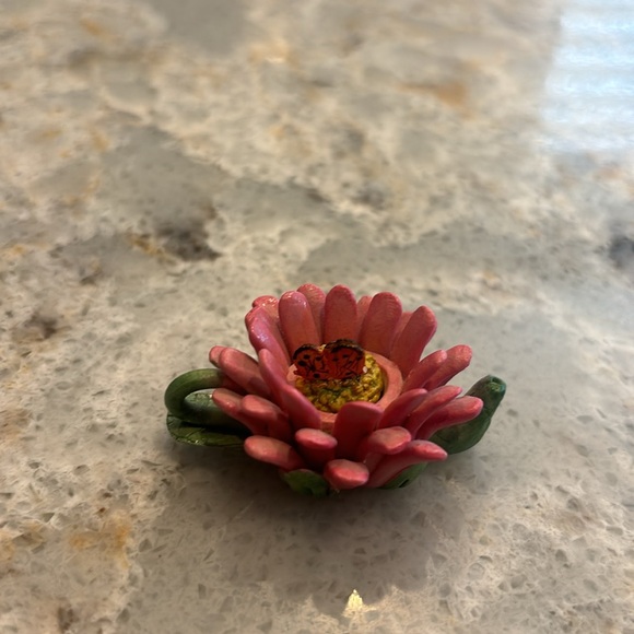 Teapot set, Miniature with removable lids. Large is Avon. Two smaller unmarked. - Picture 10 of 13